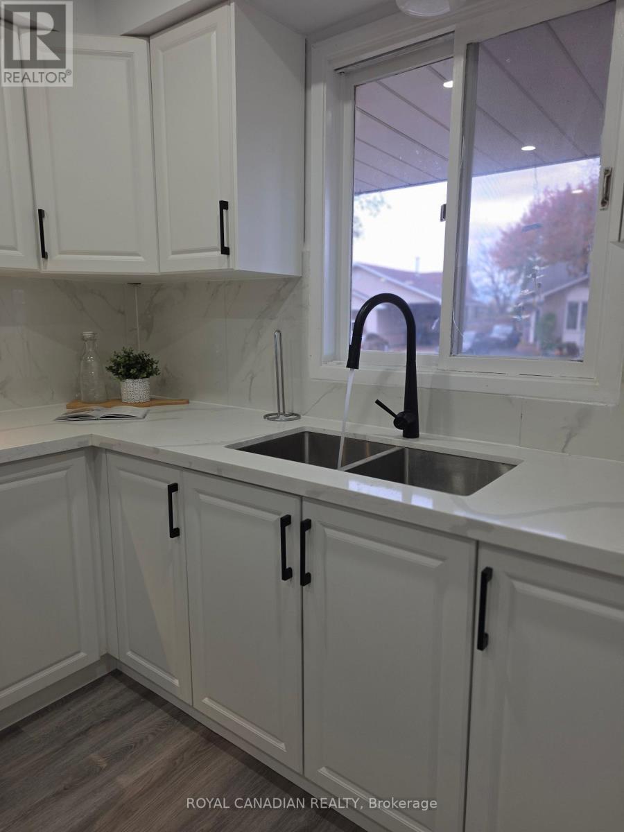 Upper - 29 Renny Crescent, London South, ON - Indoor Photo Showing Kitchen With Double Sink