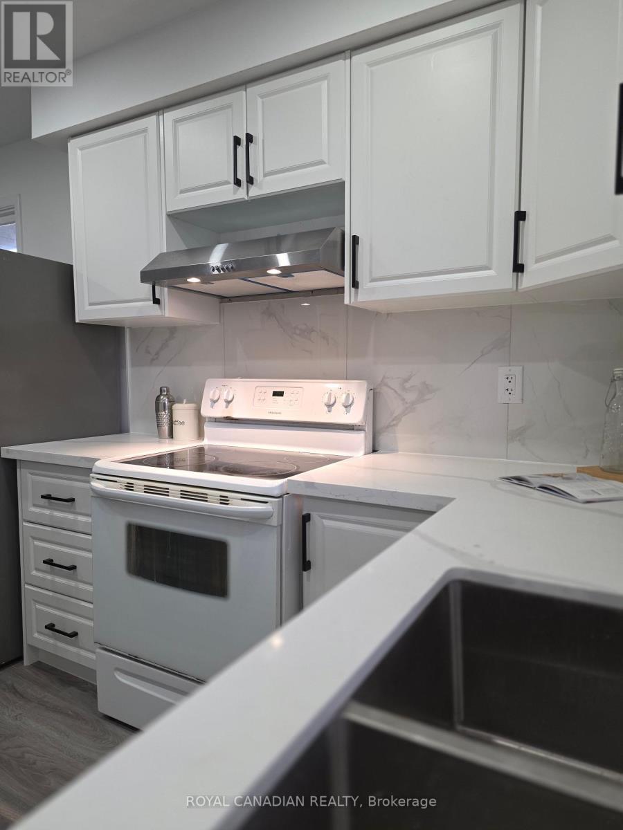 Upper - 29 Renny Crescent, London South, ON - Indoor Photo Showing Kitchen