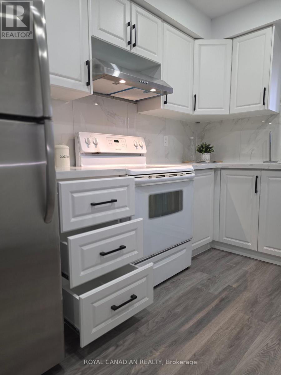 Upper - 29 Renny Crescent, London South, ON - Indoor Photo Showing Kitchen