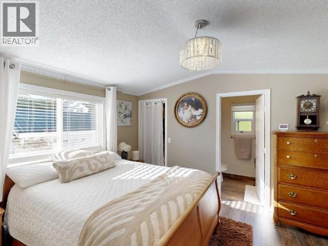 236-7575 Duncan Street, Powell River, BC - Indoor Photo Showing Bedroom