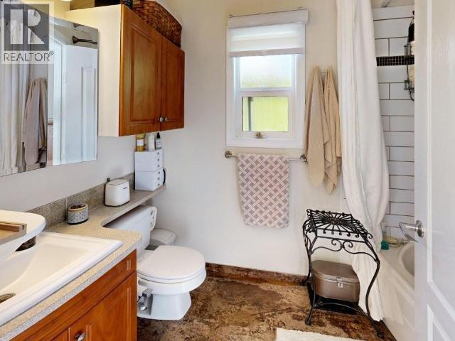 236-7575 Duncan Street, Powell River, BC - Indoor Photo Showing Bathroom