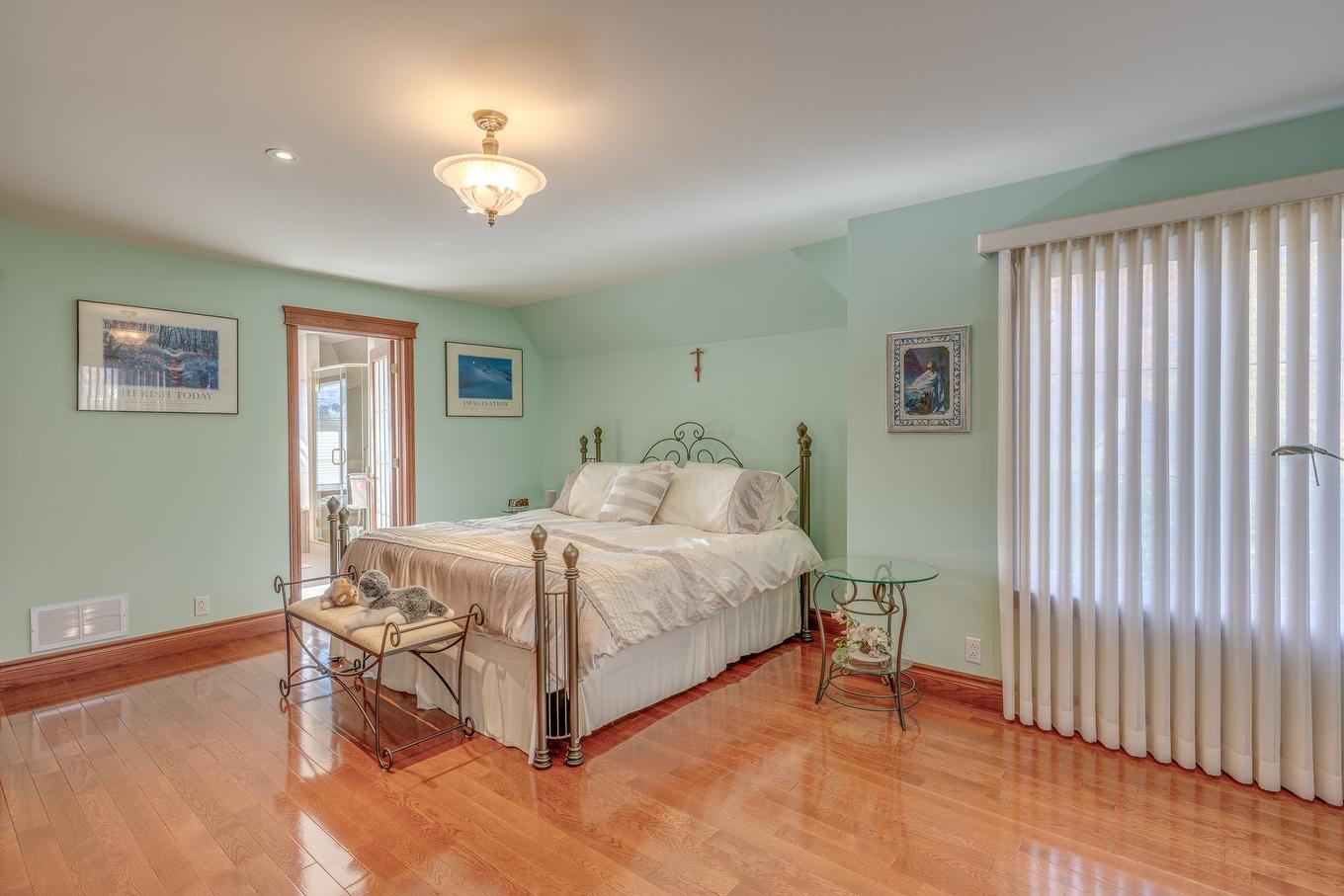 Primary bedroom - 2 Place De Montmedy, Lorraine, QC - Indoor Photo Showing Bedroom