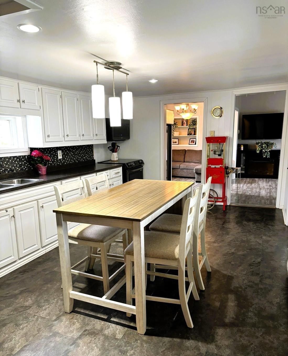 1 Beaverdam Road, Parrsboro, NS