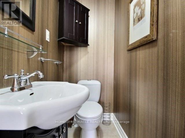 2500 Cobbinshaw Circle, Mississauga, ON - Indoor Photo Showing Bathroom