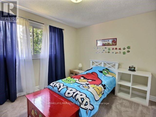 2500 Cobbinshaw Circle, Mississauga, ON - Indoor Photo Showing Bedroom