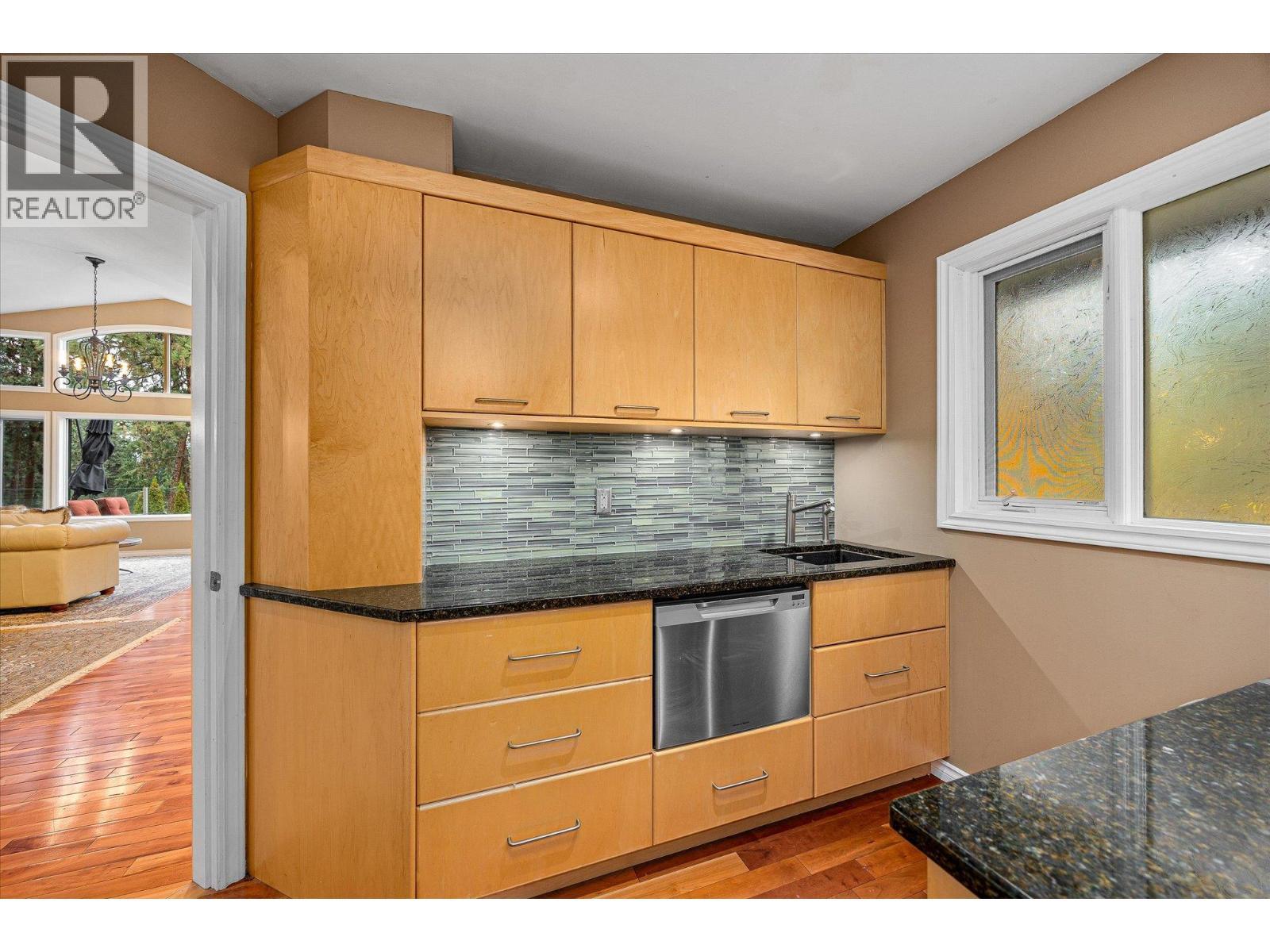 3929 Gallaghers Circle, Kelowna, BC - Indoor Photo Showing Kitchen