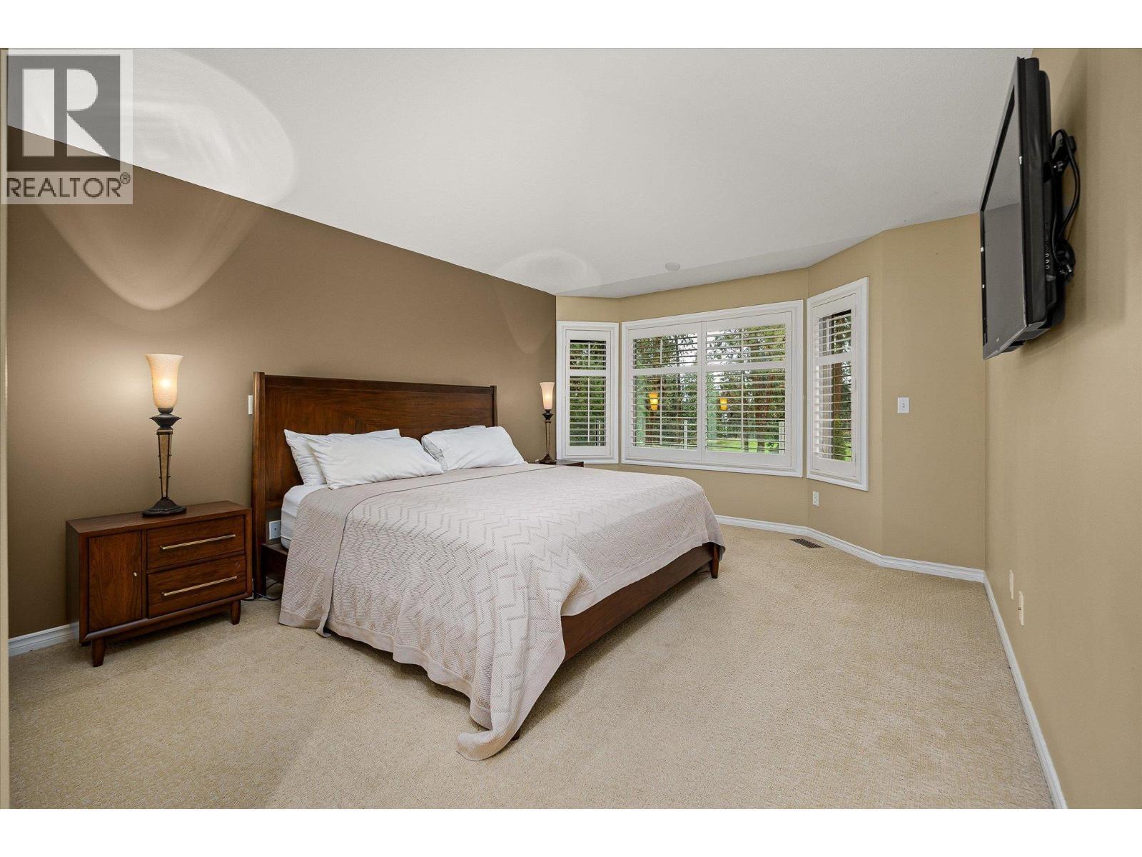 3929 Gallaghers Circle, Kelowna, BC - Indoor Photo Showing Bedroom