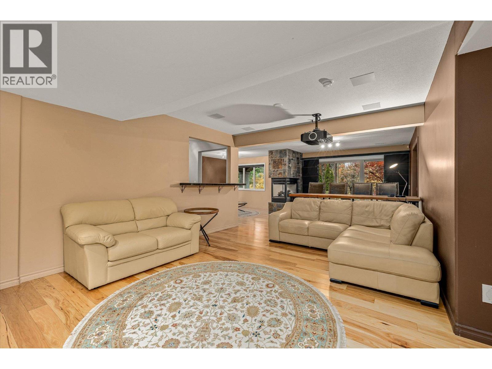 3929 Gallaghers Circle, Kelowna, BC - Indoor Photo Showing Living Room