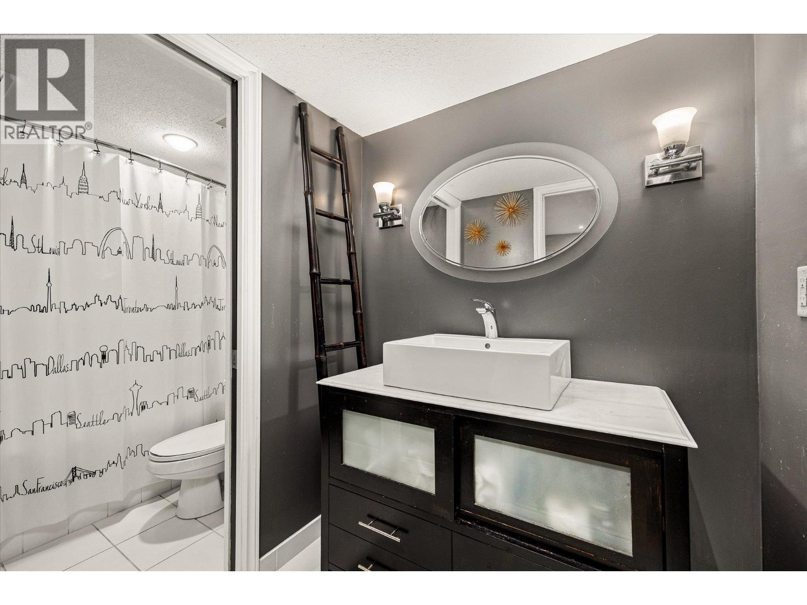 3929 Gallaghers Circle, Kelowna, BC - Indoor Photo Showing Bathroom