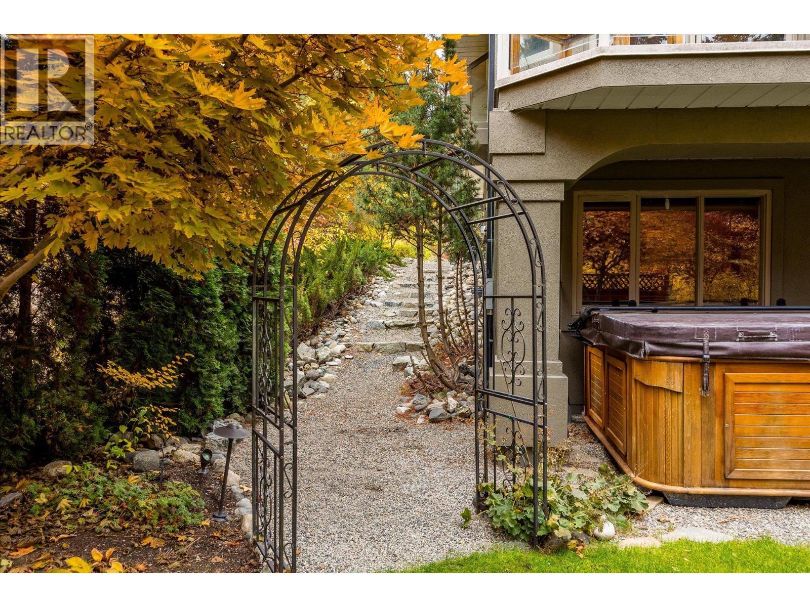 3929 Gallaghers Circle, Kelowna, BC - Outdoor