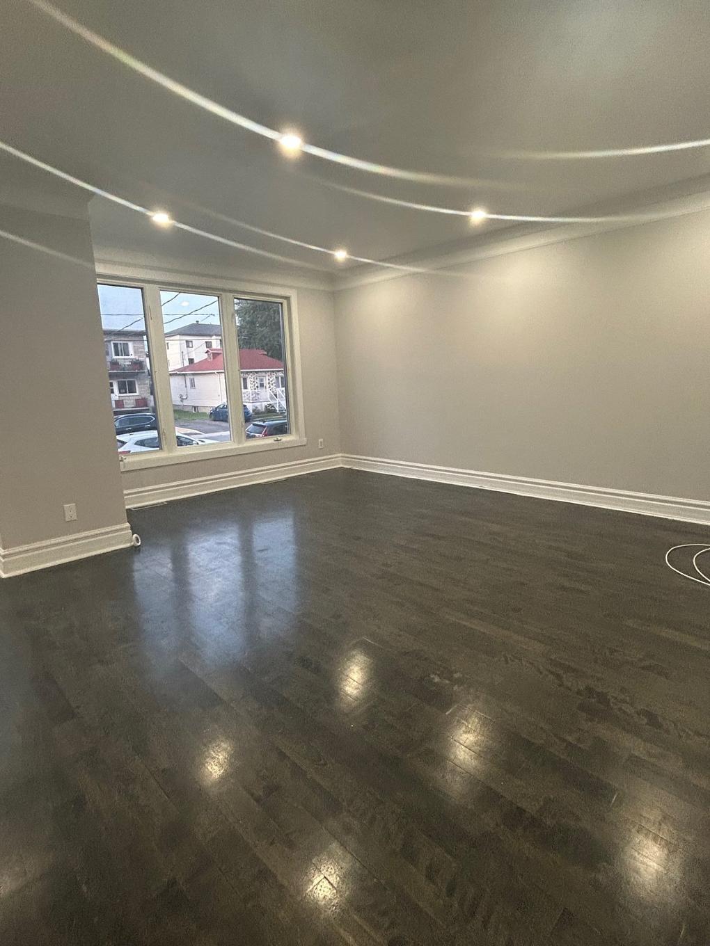 Salon - 4010 Rue Mance, Longueuil (Saint-Hubert), QC - Indoor Photo Showing Other Room