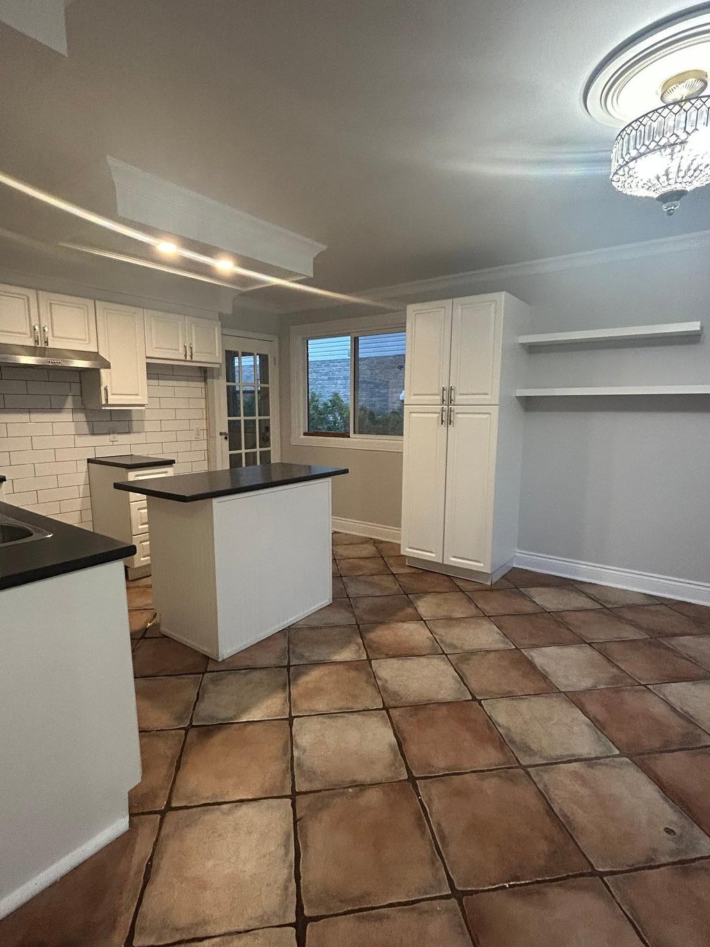 Cuisine - 4010 Rue Mance, Longueuil (Saint-Hubert), QC - Indoor Photo Showing Kitchen