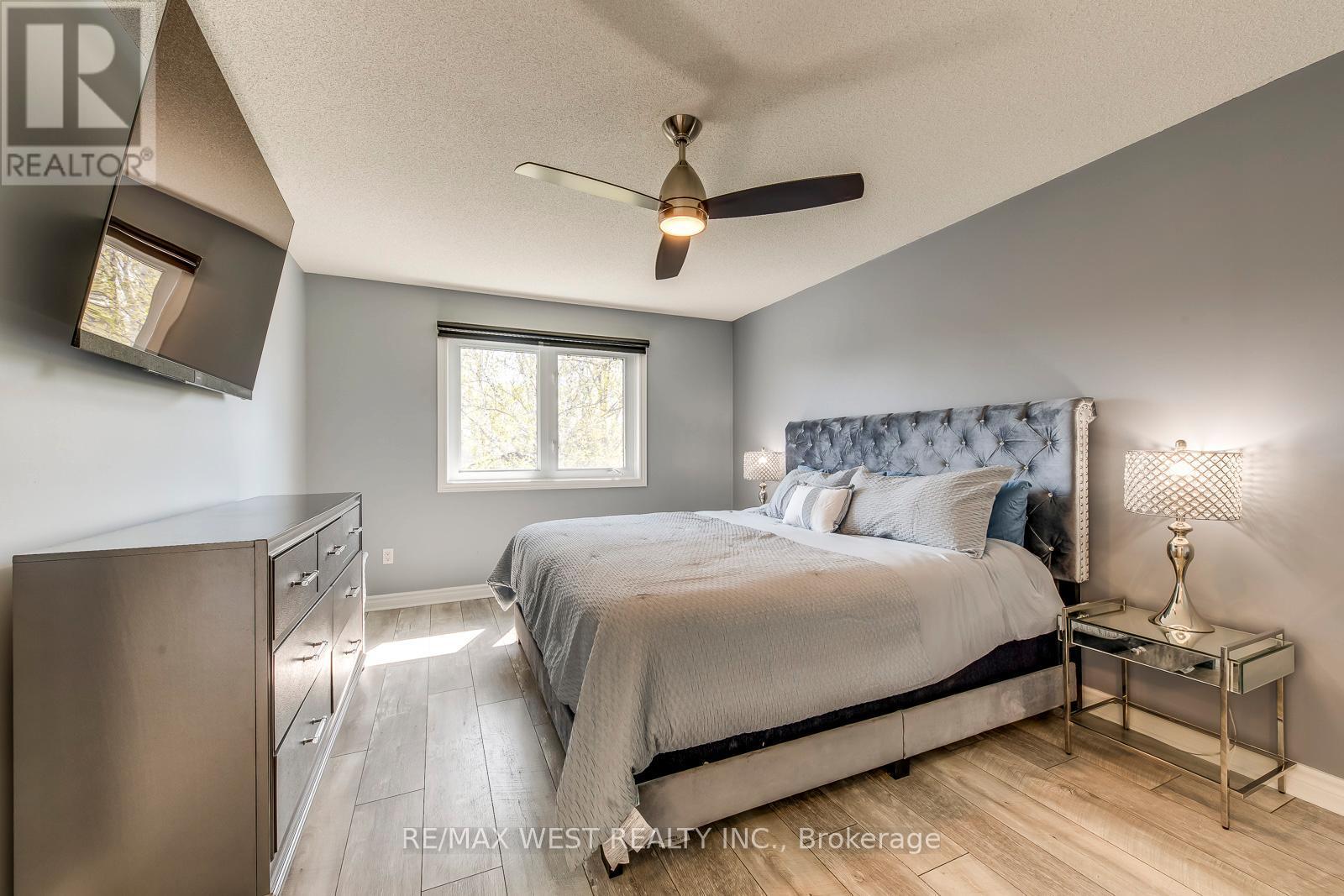8077 Mount Carmel Boulevard, Niagara Falls, ON - Indoor Photo Showing Bedroom