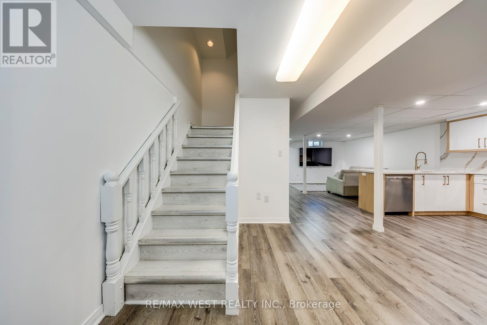 8077 Mount Carmel Boulevard, Niagara Falls, ON - Indoor Photo Showing Other Room