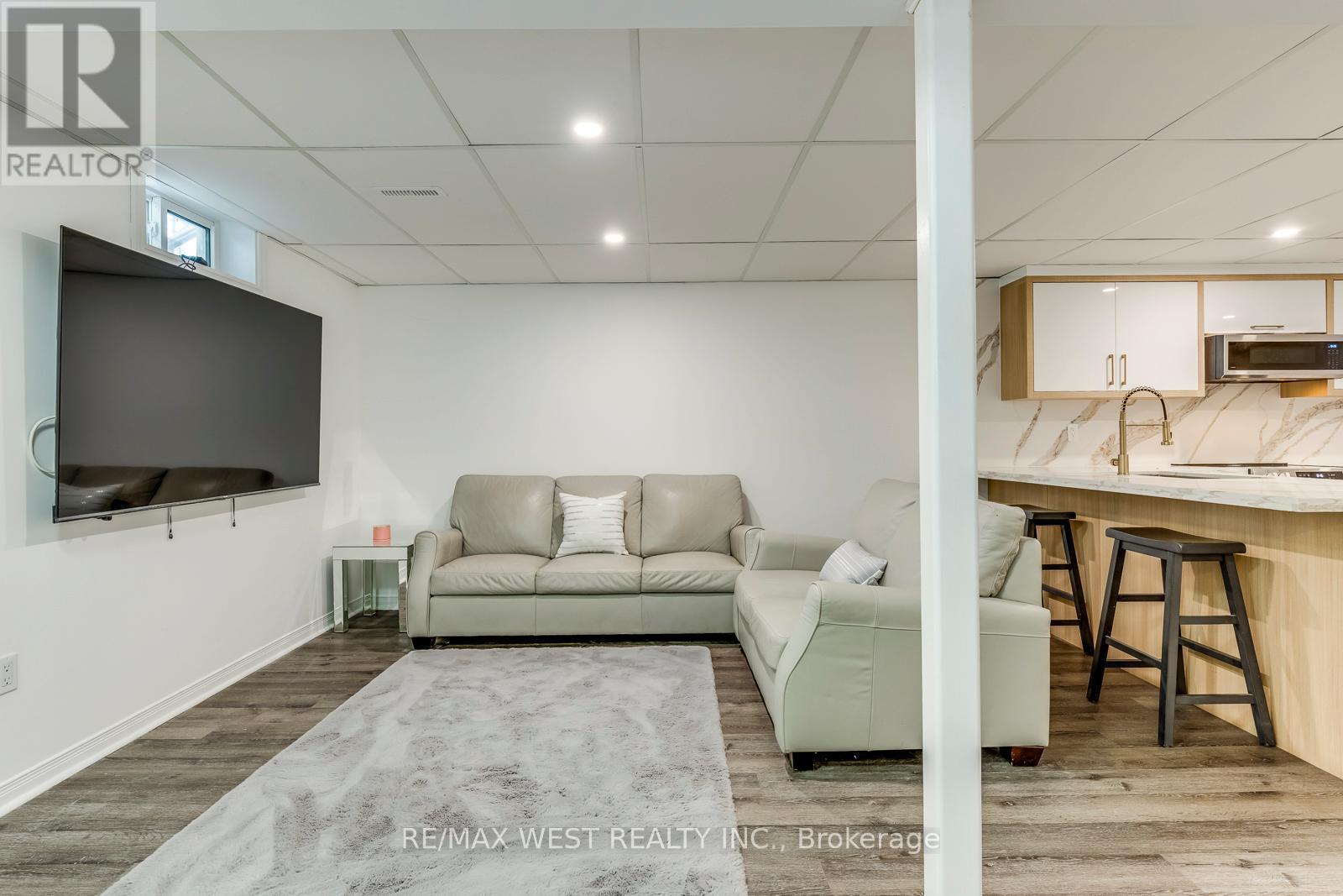 8077 Mount Carmel Boulevard, Niagara Falls, ON - Indoor