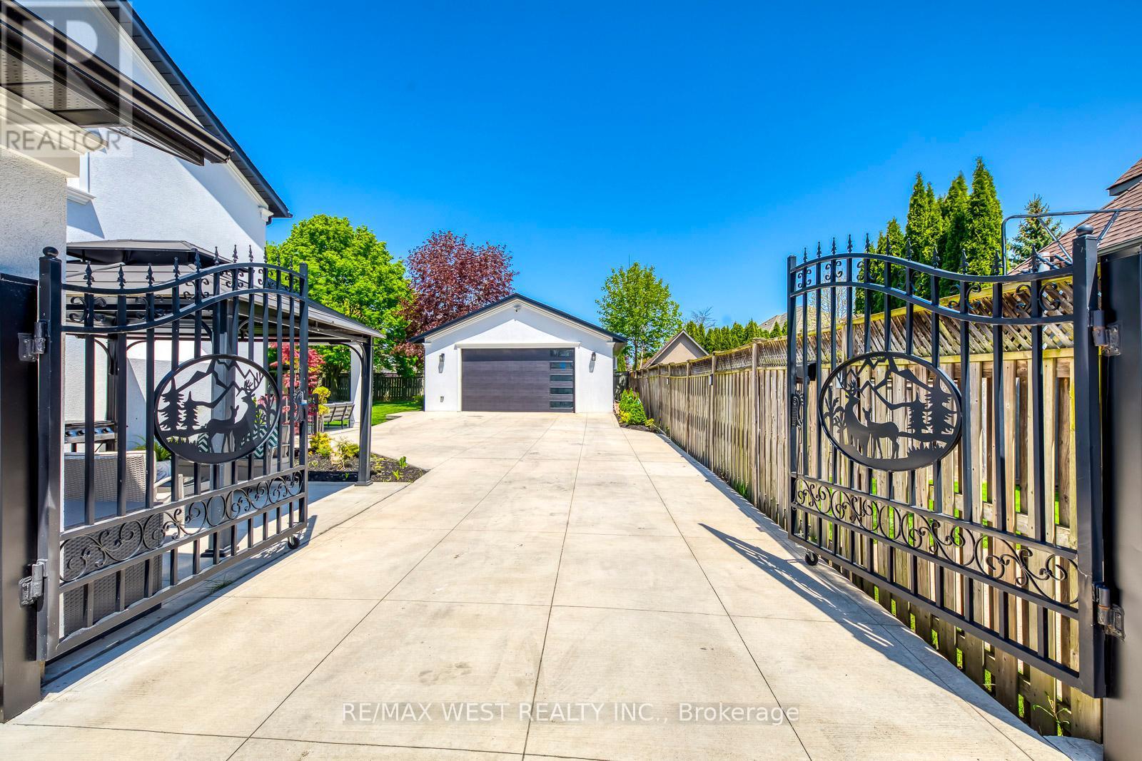 8077 Mount Carmel Boulevard, Niagara Falls, ON - Outdoor
