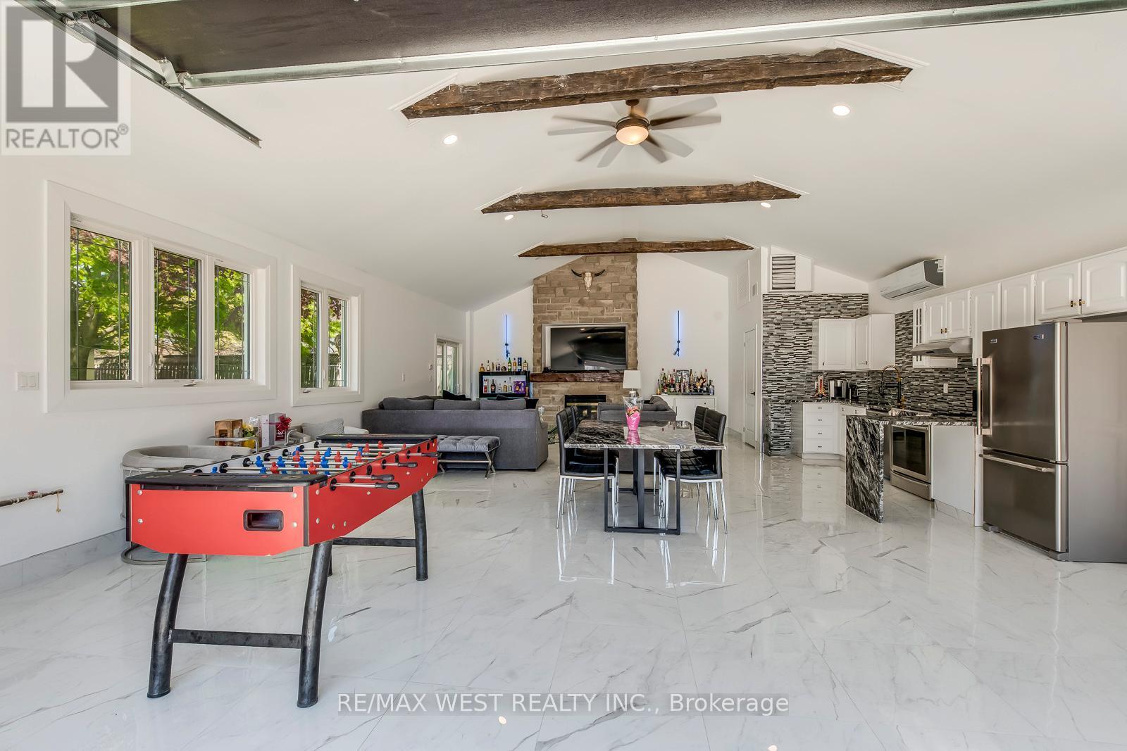 8077 Mount Carmel Boulevard, Niagara Falls, ON - Indoor Photo Showing Other Room