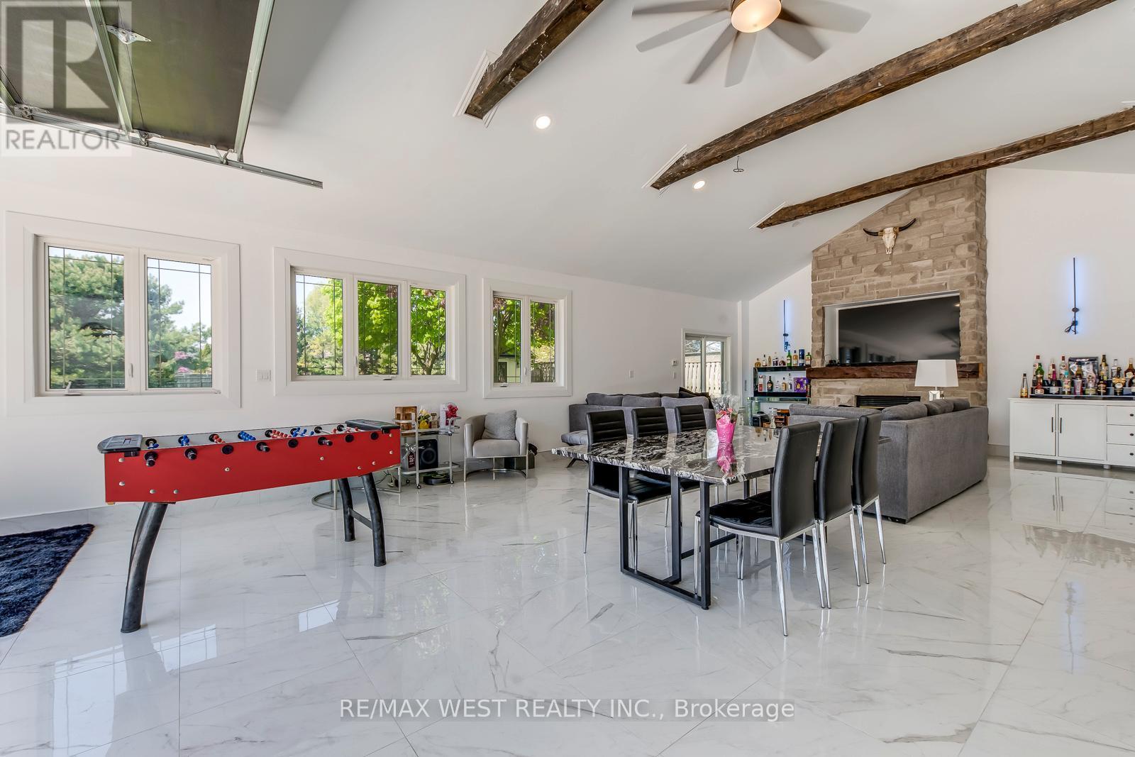 8077 Mount Carmel Boulevard, Niagara Falls, ON - Indoor Photo Showing Other Room