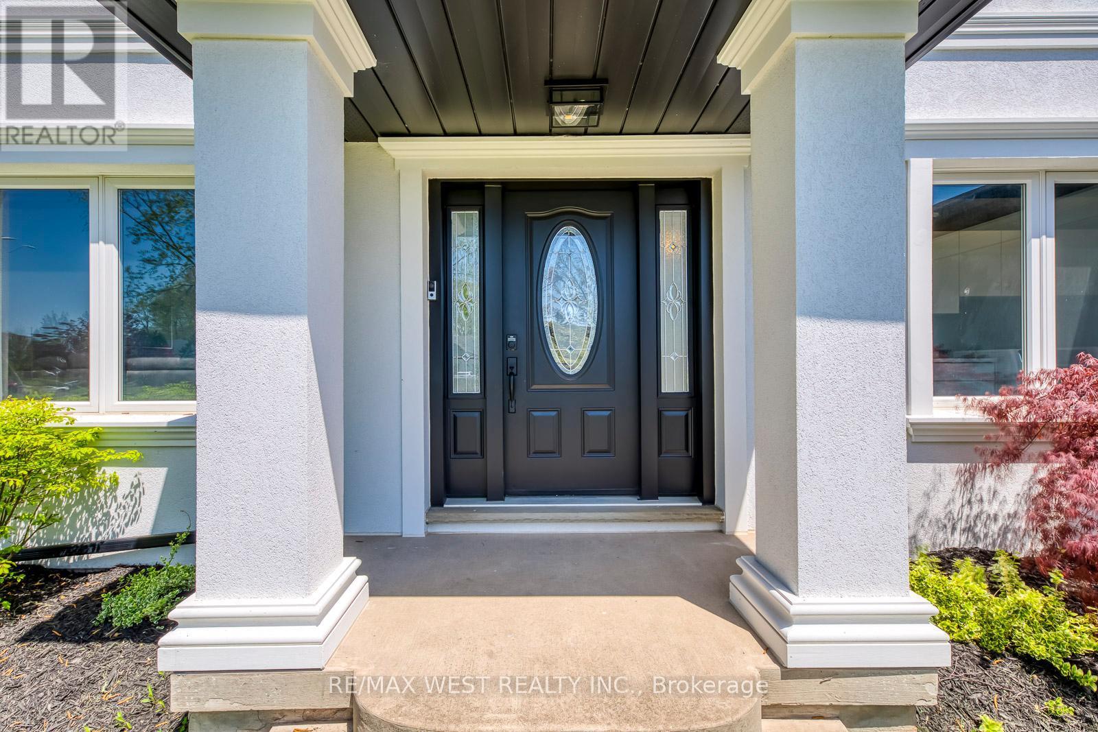 8077 Mount Carmel Boulevard, Niagara Falls, ON - Outdoor With Exterior