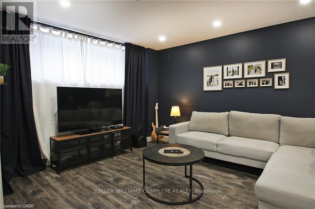 Lower - 23 Scarletwood Street, Hamilton, ON - Indoor Photo Showing Living Room