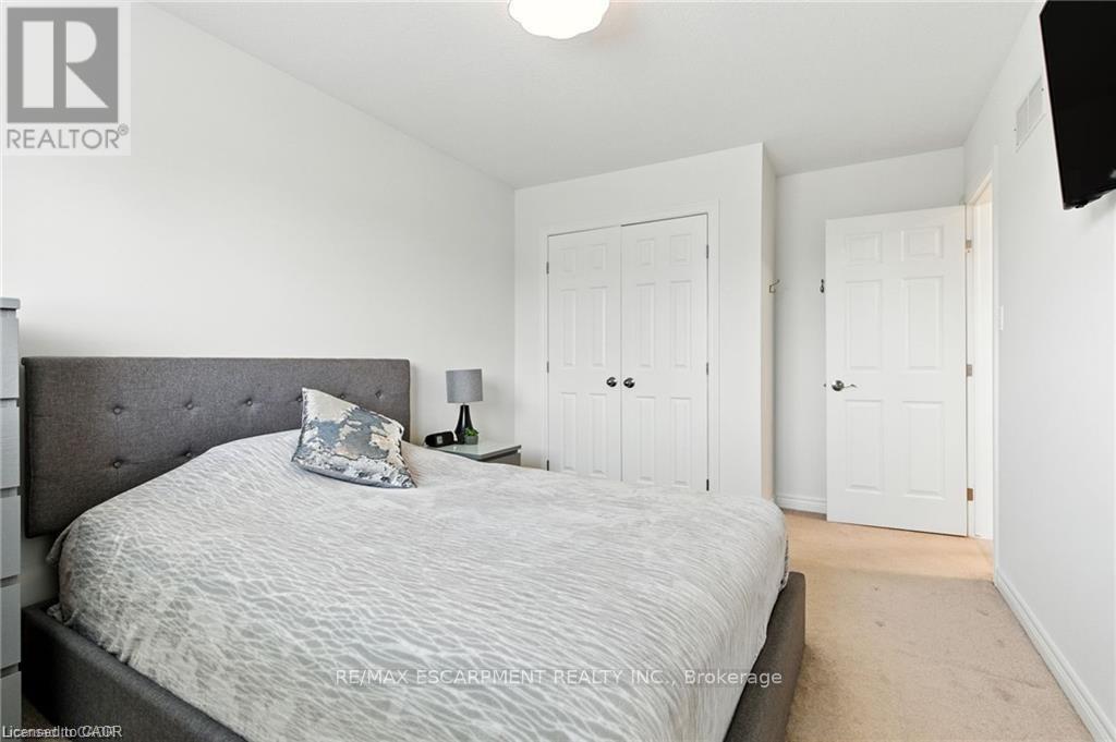 20 - 310 Southbrook Drive, Hamilton, ON - Indoor Photo Showing Bedroom