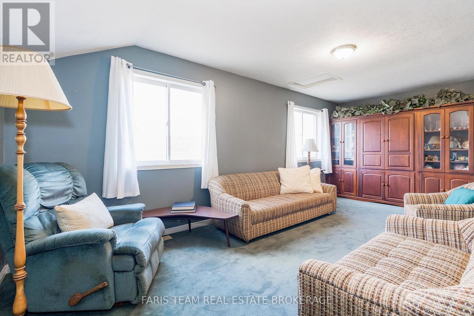 9 Julia Crescent, Orillia, ON - Indoor Photo Showing Living Room