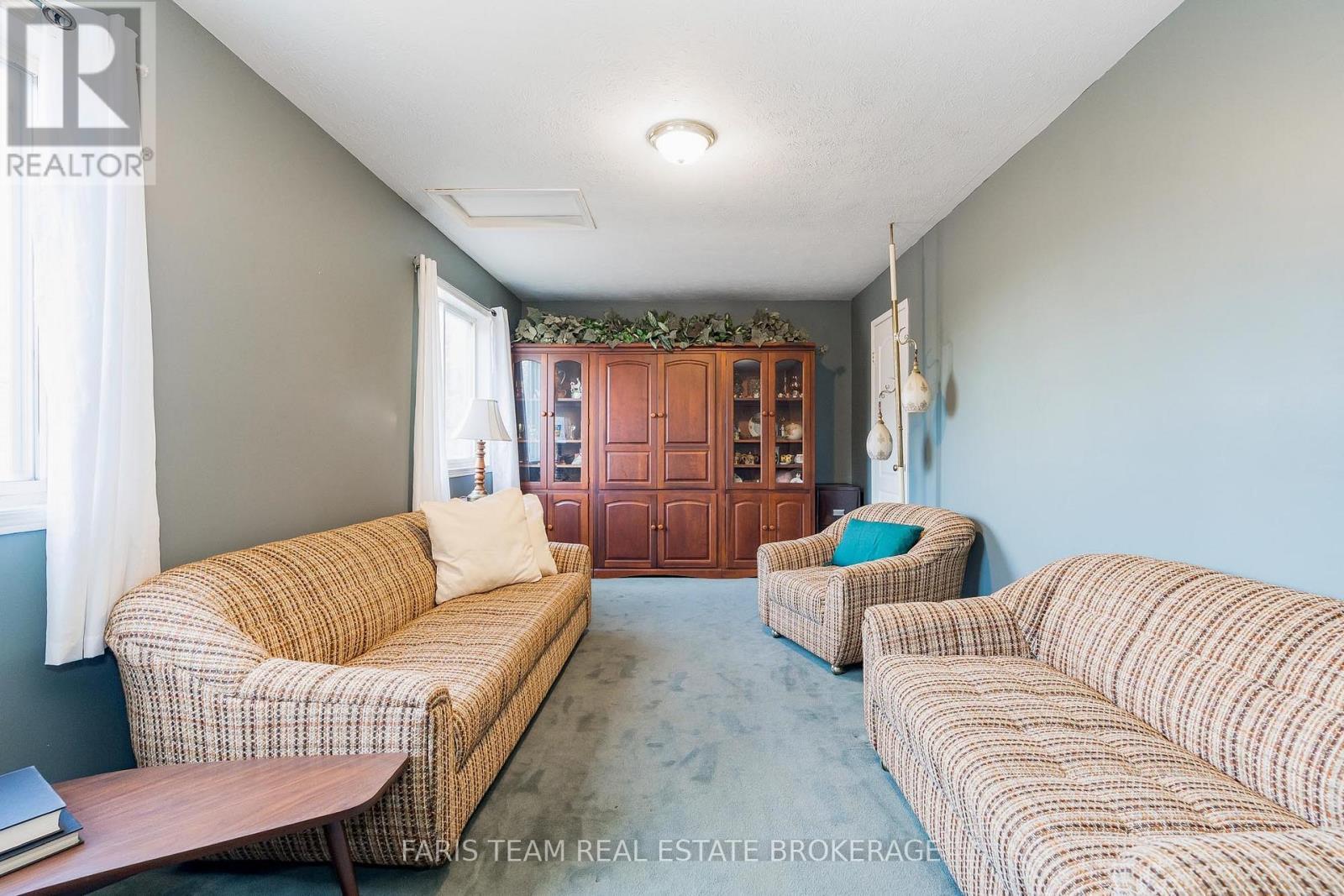 9 Julia Crescent, Orillia, ON - Indoor Photo Showing Living Room