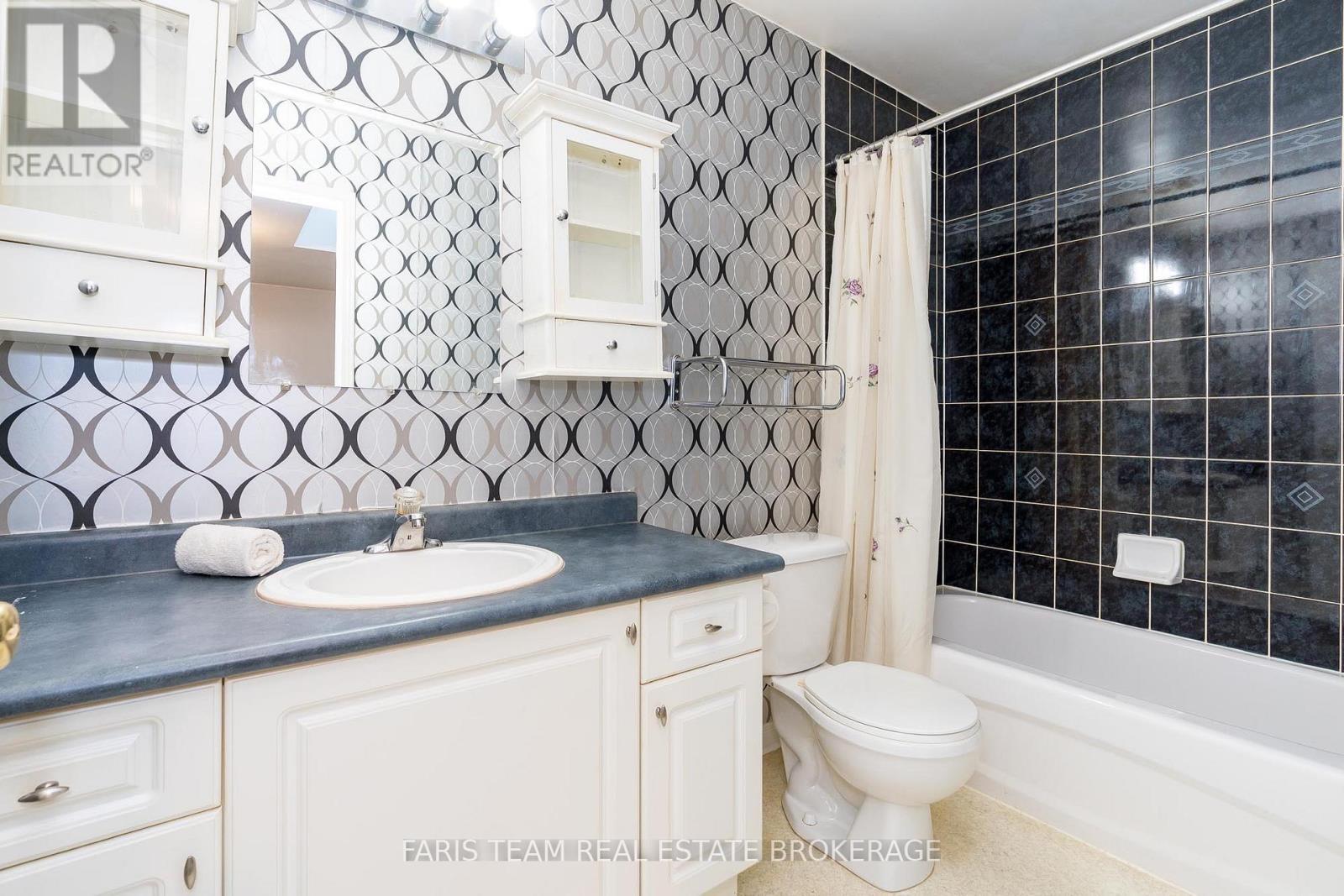 9 Julia Crescent, Orillia, ON - Indoor Photo Showing Bathroom