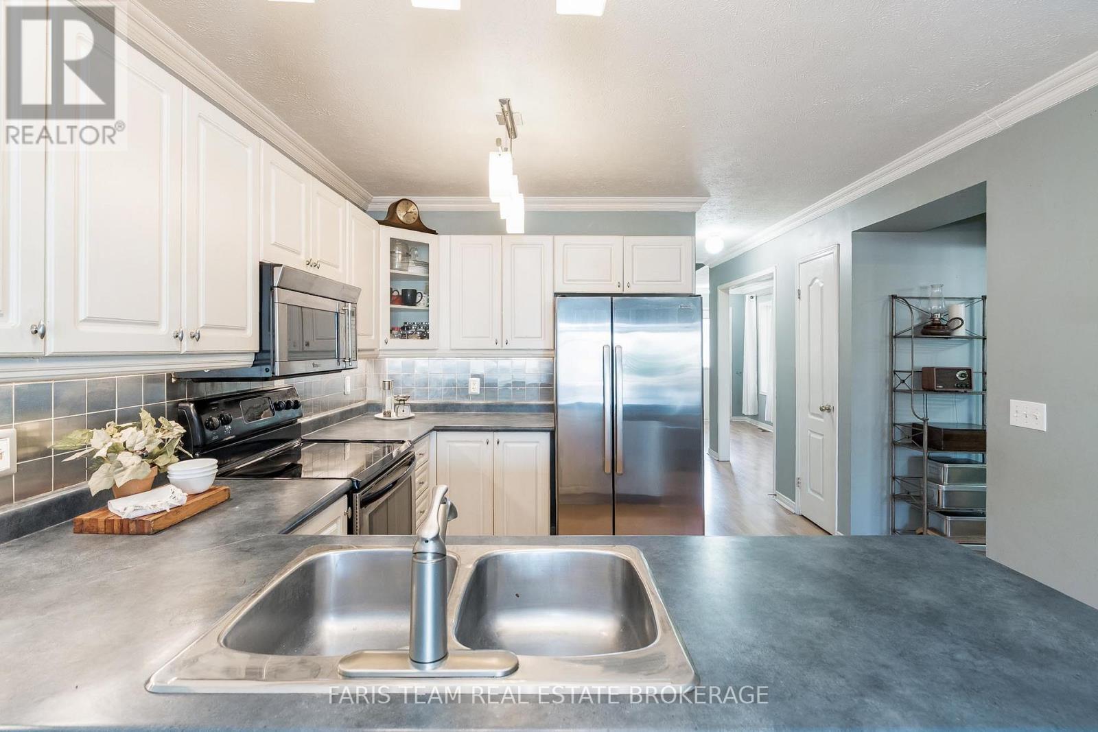 9 Julia Crescent, Orillia, ON - Indoor Photo Showing Kitchen With Double Sink