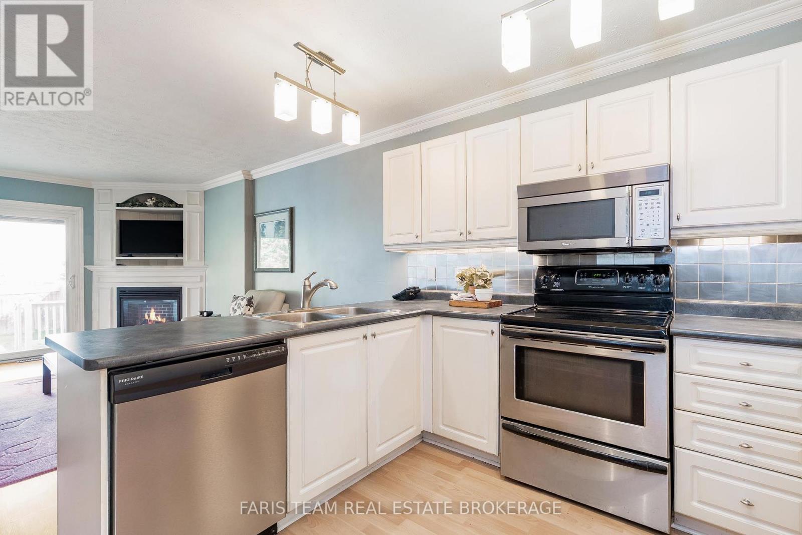 9 Julia Crescent, Orillia, ON - Indoor Photo Showing Kitchen With Double Sink