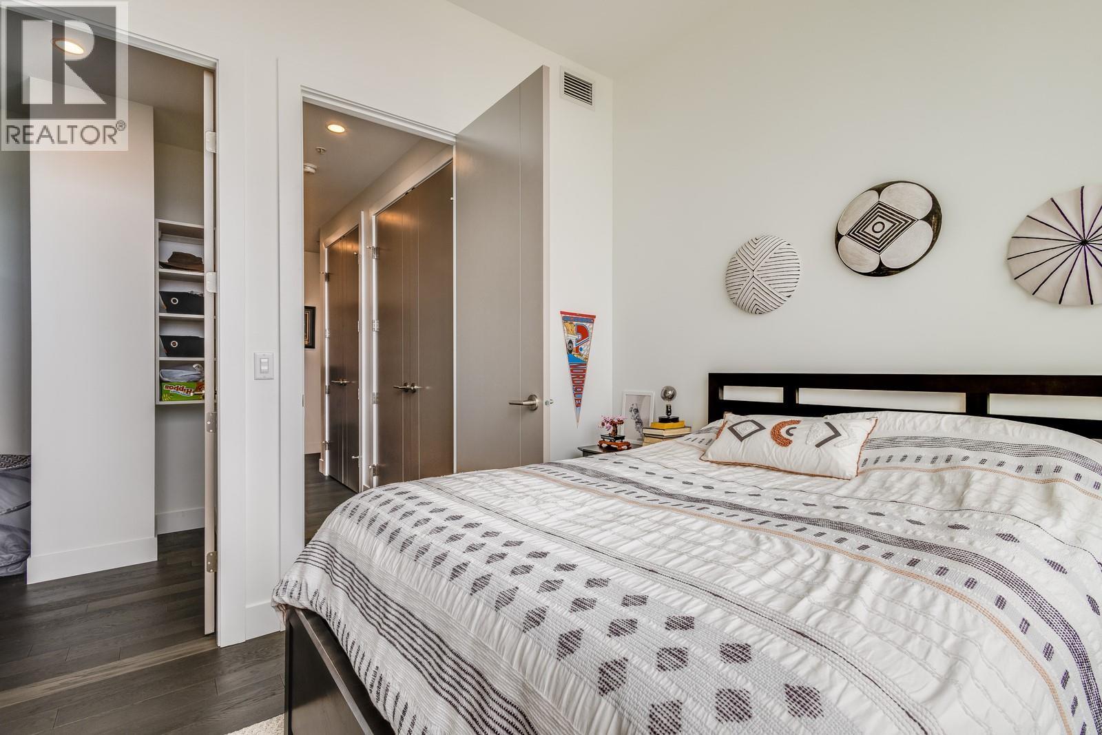 1181 Sunset Drive Unit# 2602, Kelowna, BC - Indoor Photo Showing Bedroom