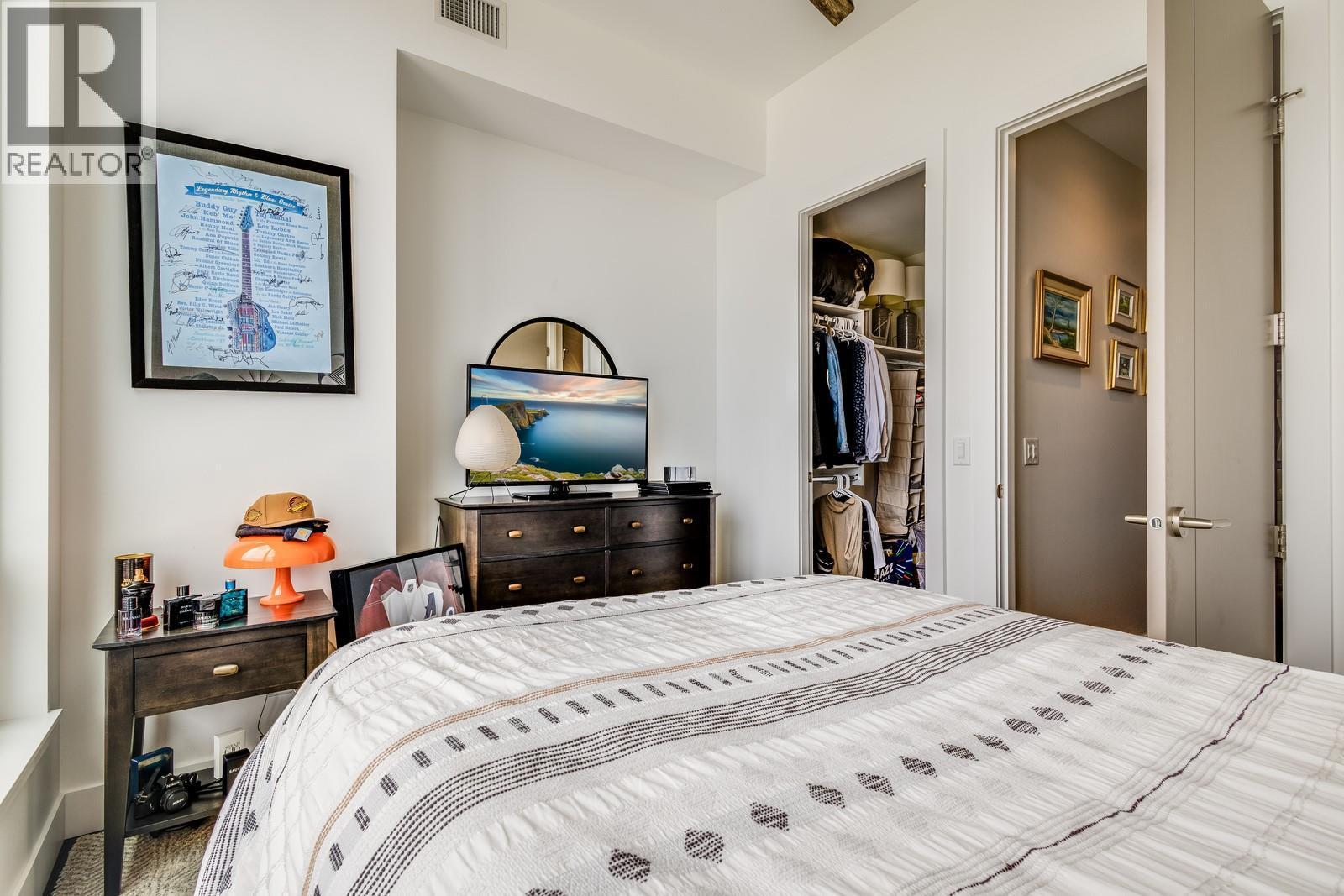 1181 Sunset Drive Unit# 2602, Kelowna, BC - Indoor Photo Showing Bedroom