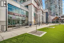 Restaurants & coffee shops just outside the front door! -