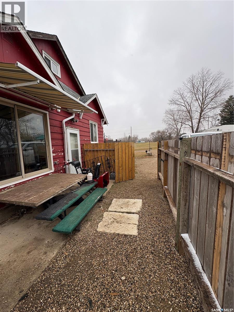 114 Mcintosh Street, Markinch, SK - Outdoor