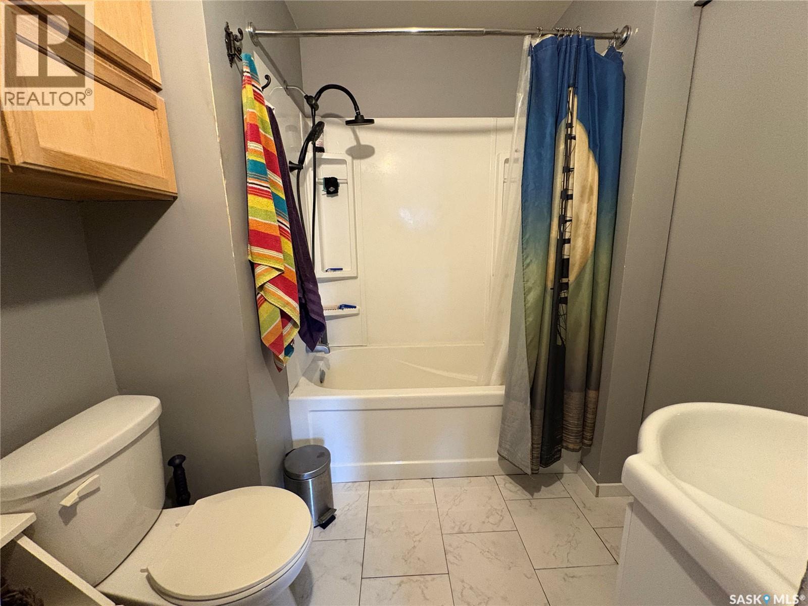 114 Mcintosh Street, Markinch, SK - Indoor Photo Showing Bathroom