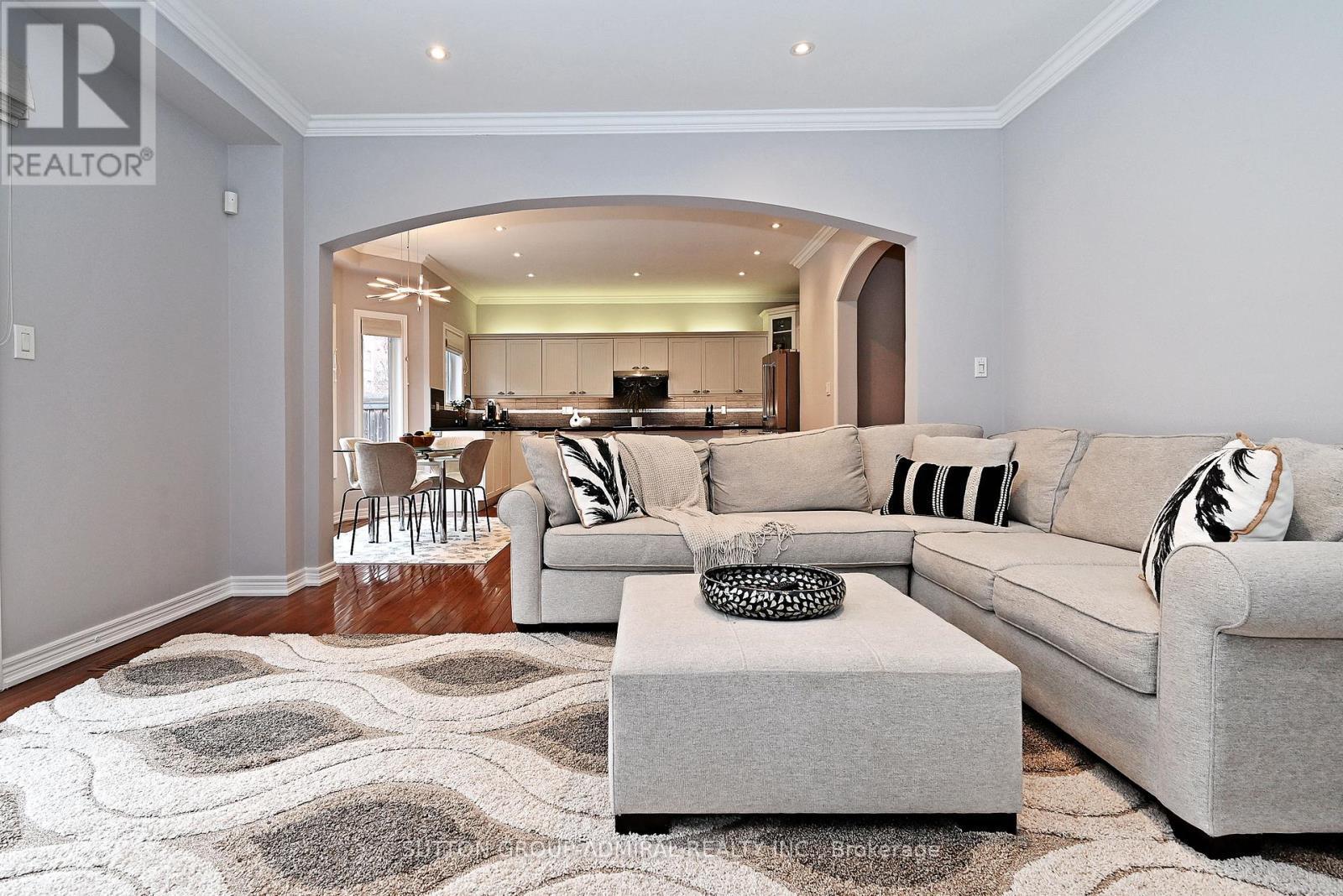32 Seabreeze Avenue, Vaughan, ON - Indoor Photo Showing Living Room