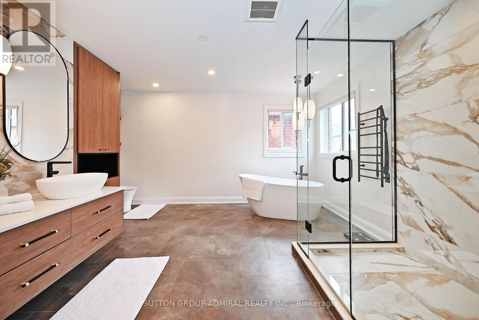 32 Seabreeze Avenue, Vaughan, ON - Indoor Photo Showing Bathroom