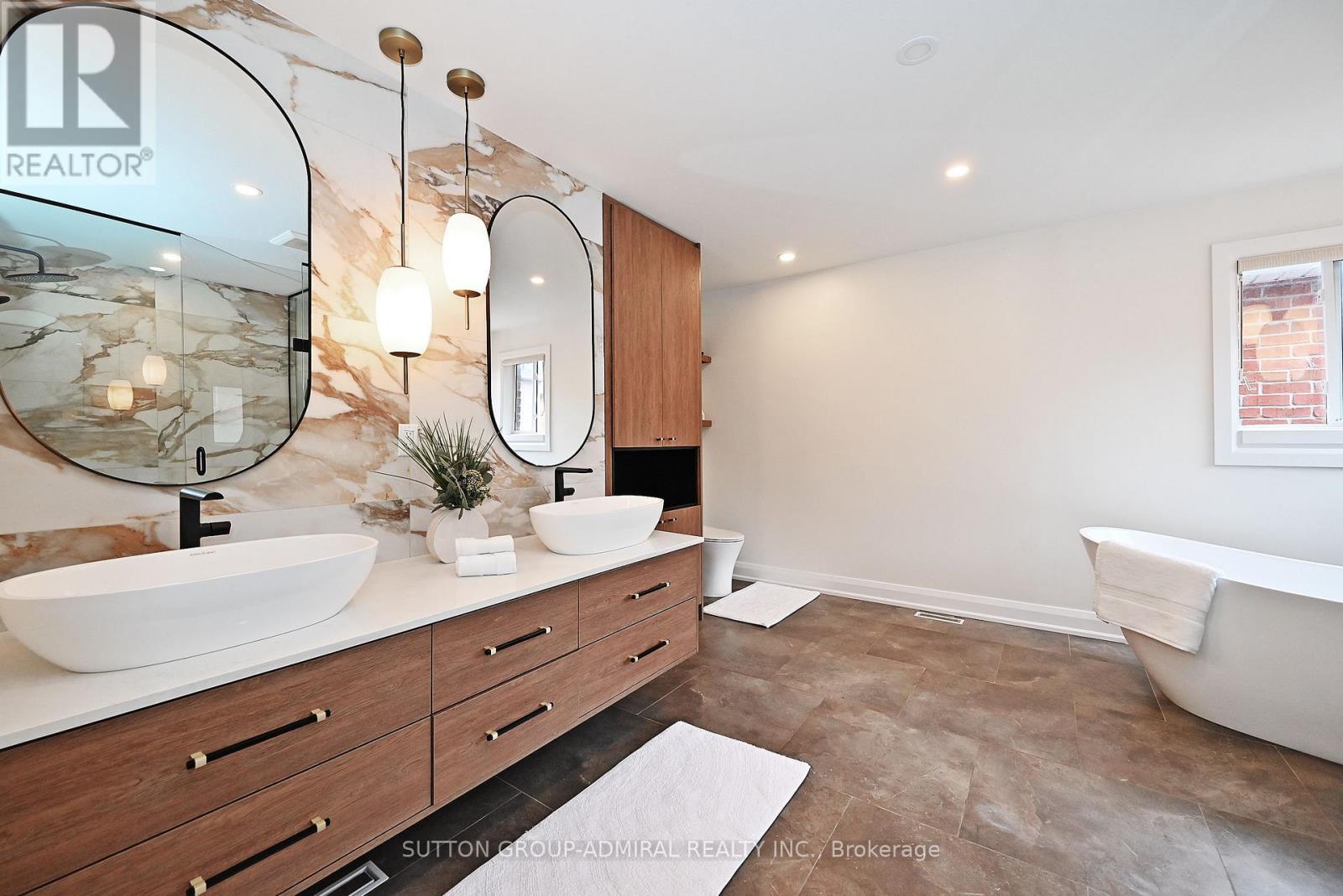 32 Seabreeze Avenue, Vaughan, ON - Indoor Photo Showing Bathroom