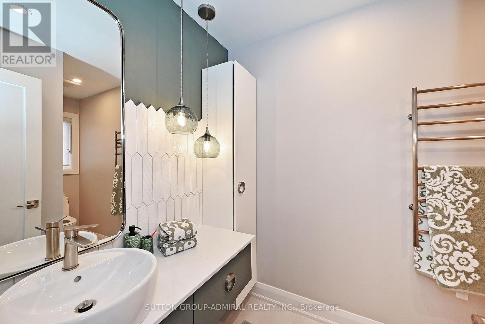 32 Seabreeze Avenue, Vaughan, ON - Indoor Photo Showing Bathroom