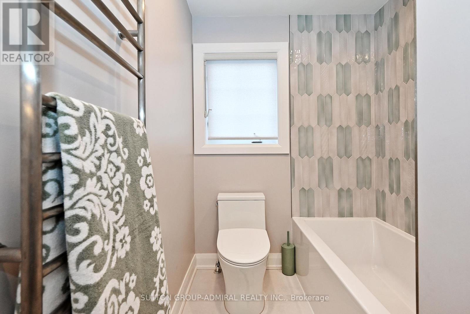 32 Seabreeze Avenue, Vaughan, ON - Indoor Photo Showing Bathroom