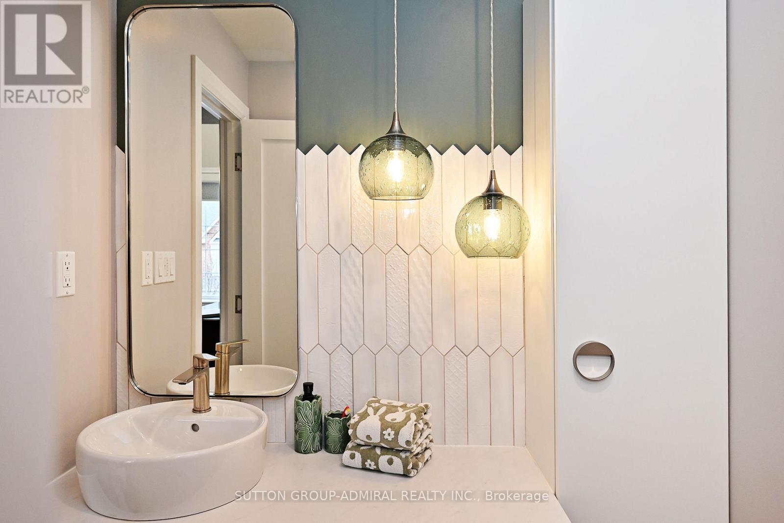 32 Seabreeze Avenue, Vaughan, ON - Indoor Photo Showing Bathroom