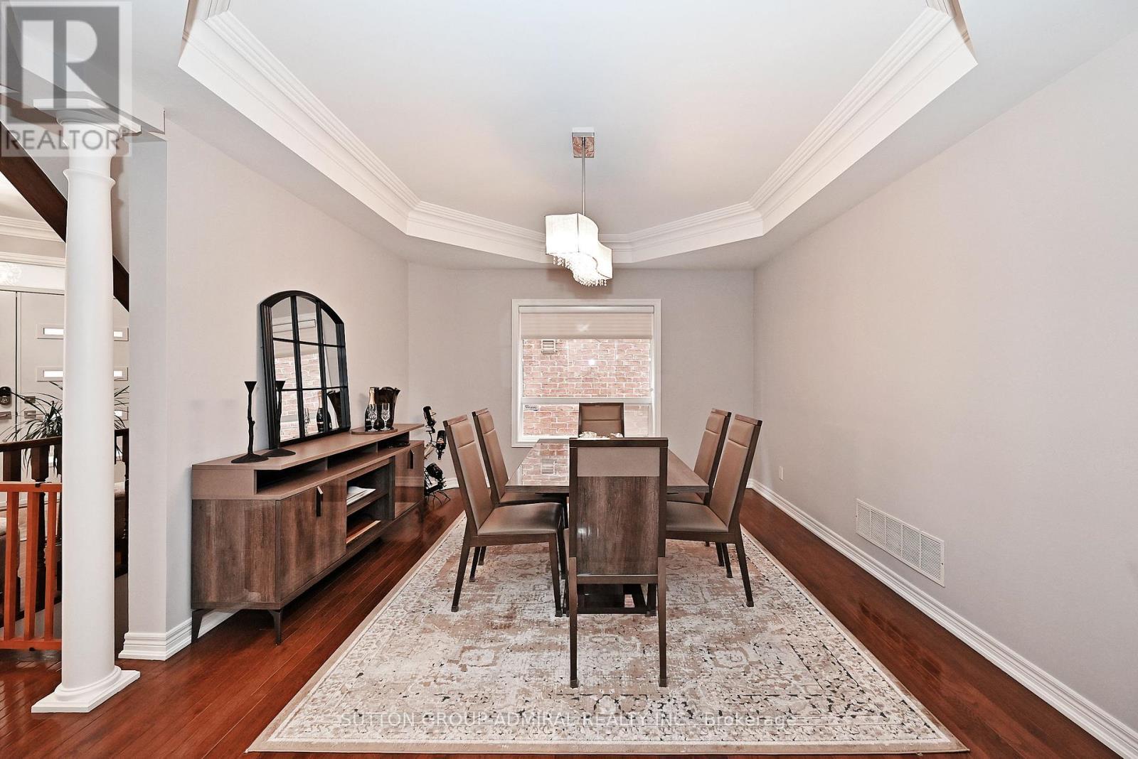 32 Seabreeze Avenue, Vaughan, ON - Indoor Photo Showing Dining Room
