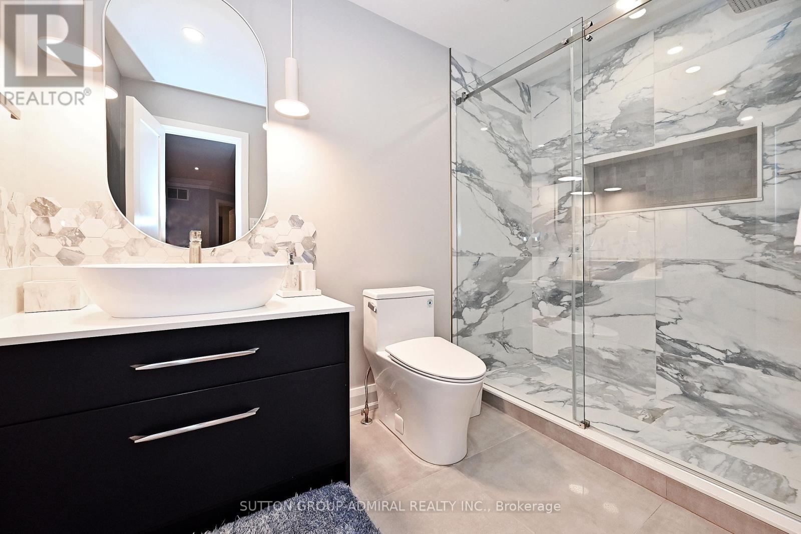 32 Seabreeze Avenue, Vaughan, ON - Indoor Photo Showing Bathroom