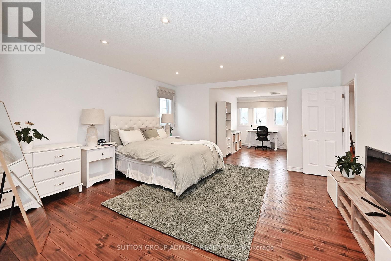 32 Seabreeze Avenue, Vaughan, ON - Indoor Photo Showing Bedroom