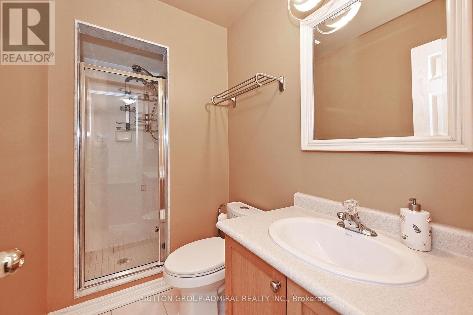 32 Seabreeze Avenue, Vaughan, ON - Indoor Photo Showing Bathroom