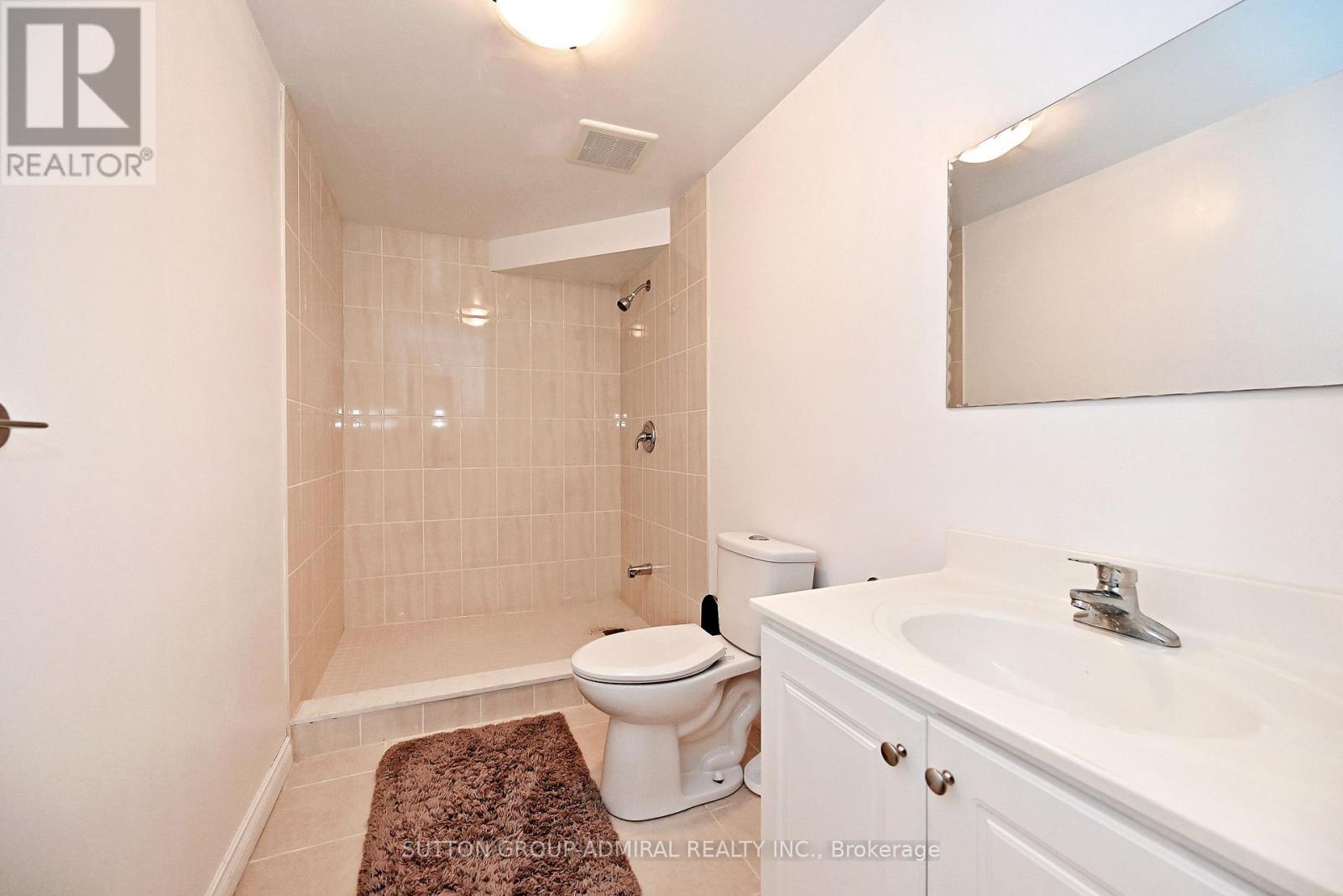 32 Seabreeze Avenue, Vaughan, ON - Indoor Photo Showing Bathroom