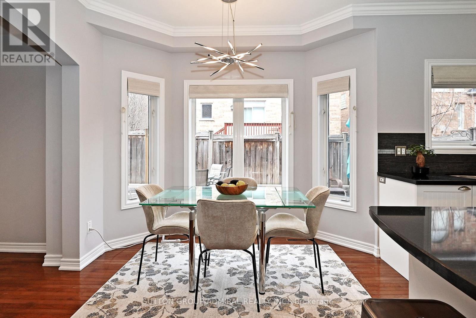 32 Seabreeze Avenue, Vaughan, ON - Indoor Photo Showing Dining Room