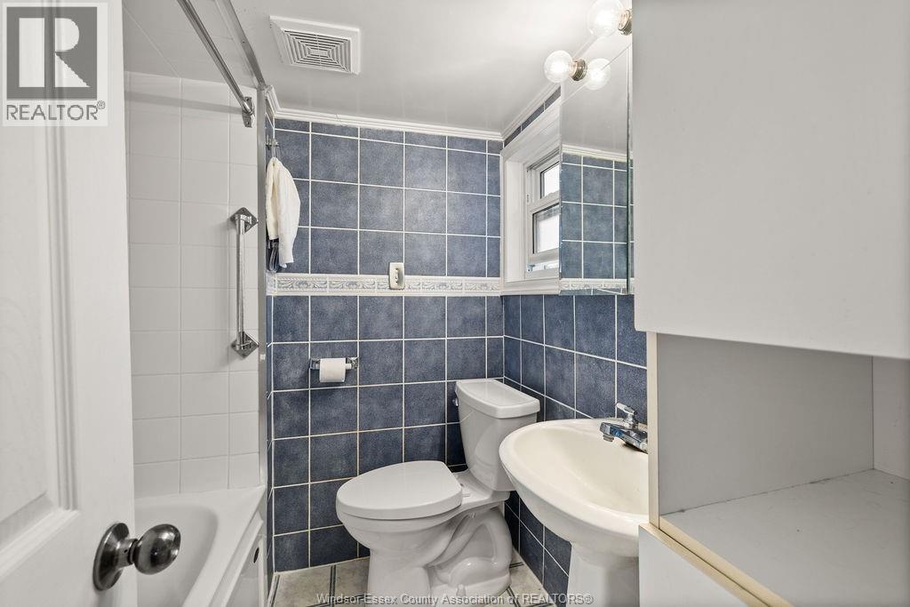 192 Mill, Lakeshore, ON - Indoor Photo Showing Bathroom