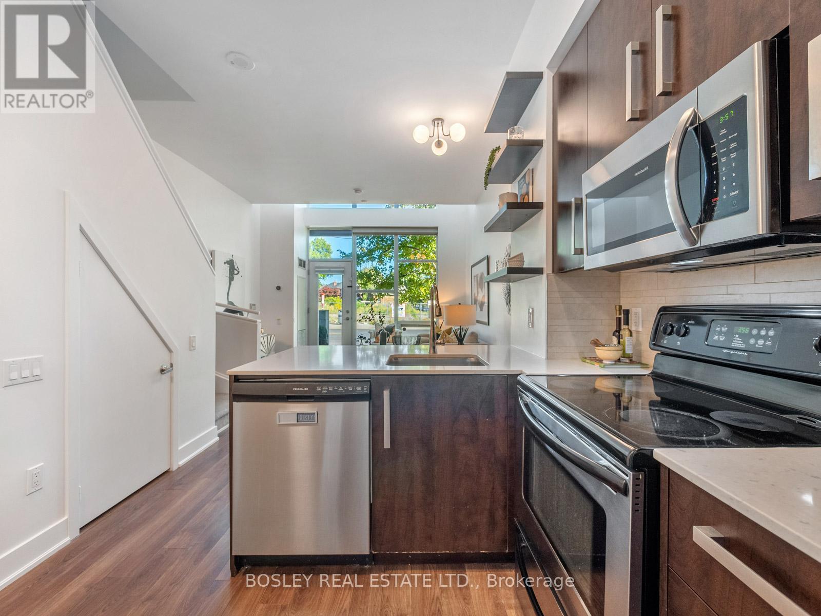 Th 1 - 1048 Broadview Avenue, Toronto, ON - Indoor Photo Showing Kitchen