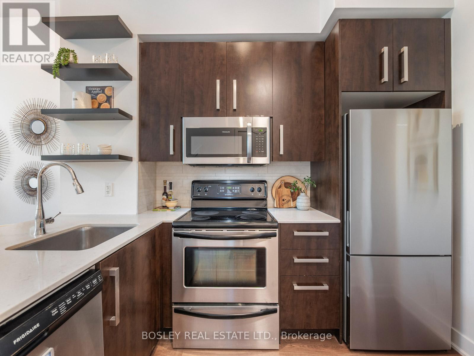 Th 1 - 1048 Broadview Avenue, Toronto, ON - Indoor Photo Showing Kitchen